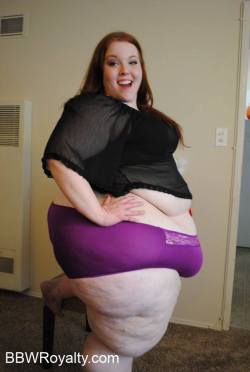ssbbwaffectionado:  Is she on a diet or something?  Looks thinner.
