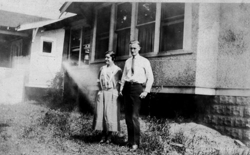 dottily: Hey these are some family photos of my great grandparents from the 1920s! There’s cap