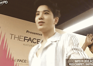 star-hoya: Infinite @ KCON Red Carpet in Japan waving and blowing kisses to you. 