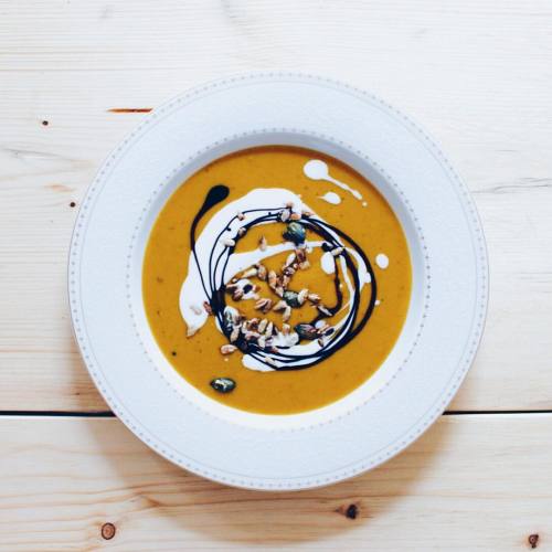 Pumpkin Curry SoupNach dem 2-stündigen Probetraining bei @fitx gibt’s jetzt eine warme Kürbi