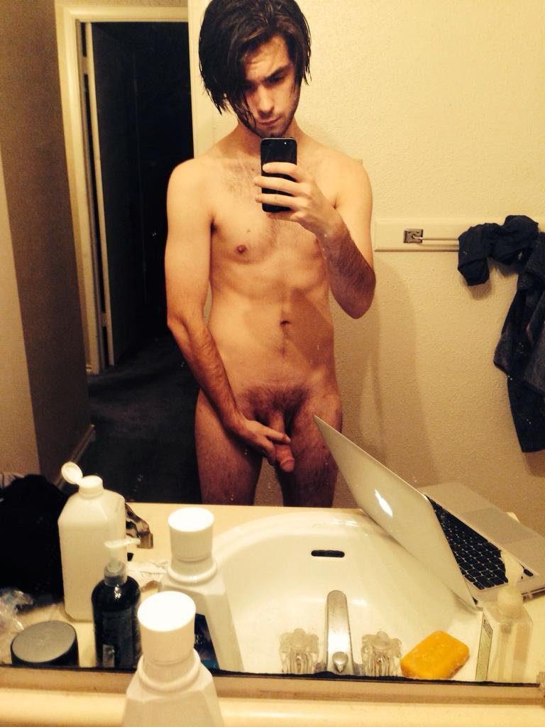 damnhugecock:  Wanna view more? http://ift.tt/11wEQv9