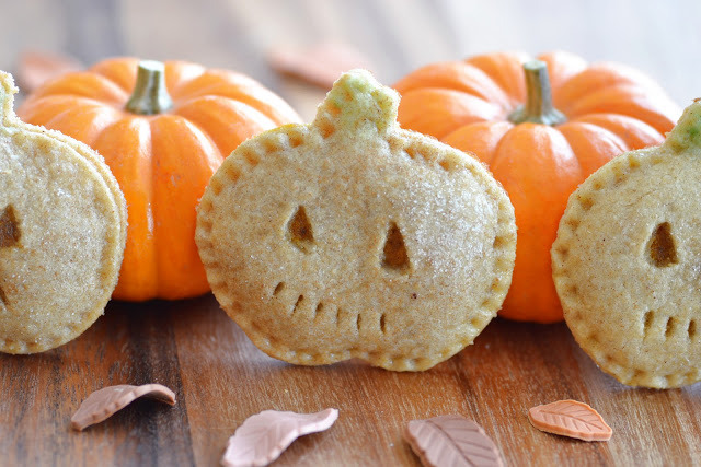 thecakebar:  Pumpkin Pie Cookies Tutorial {click link for FULL tutorial} 