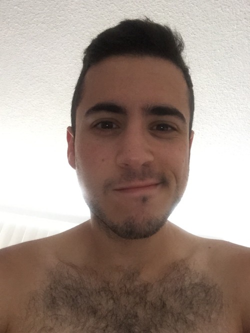 n-unit: I was tagged by alphas-anchor to post my most recent selfie. I’m tagging historydepart