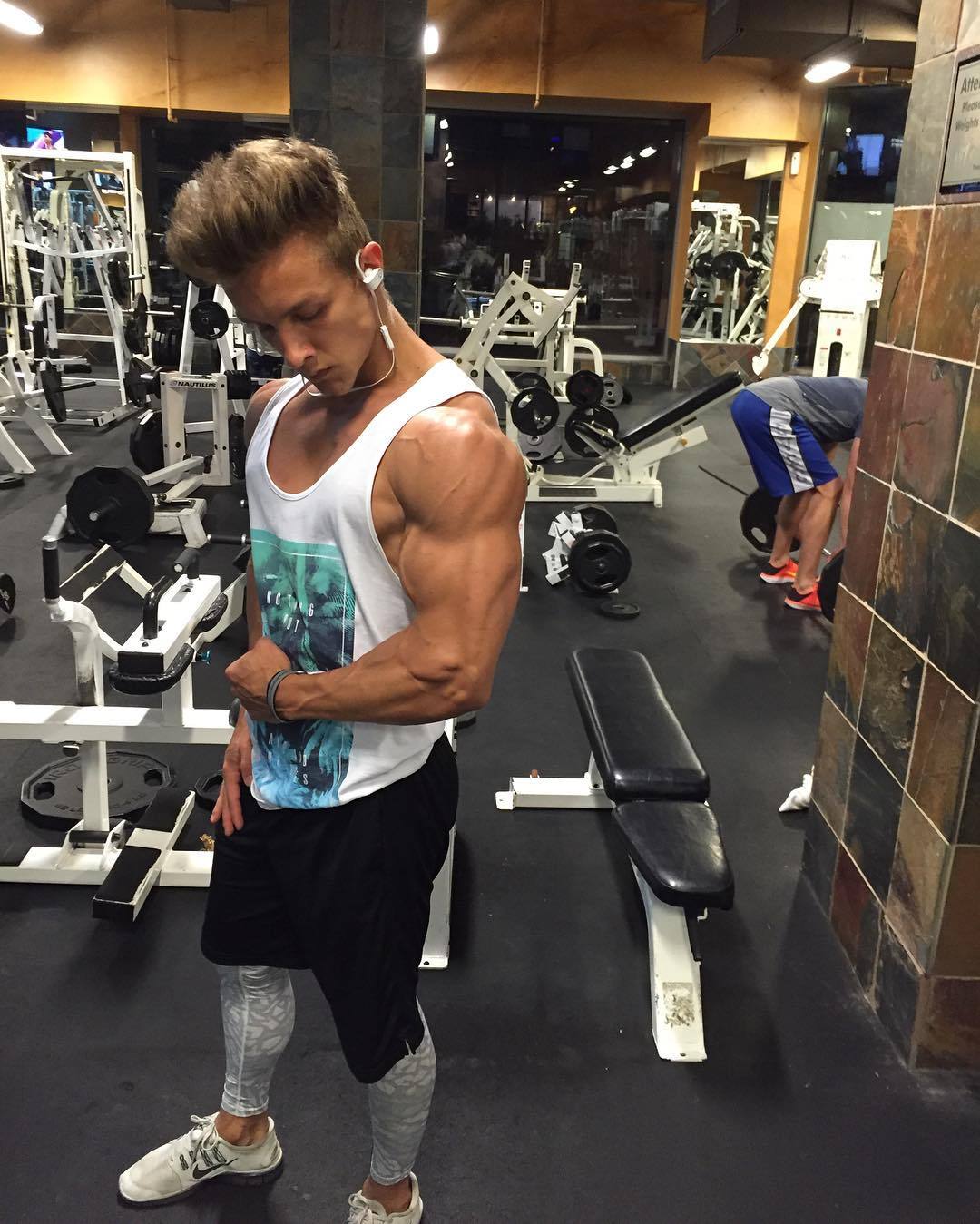 hotstudsdaily:  James Liss (x) 