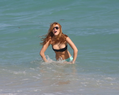 seductive-sluts-twitter:  Bella Thorne double adult photos