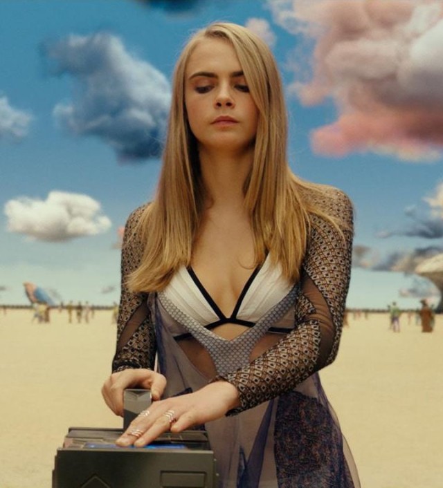 Cara Delevingne (25) in VValerian and the City of a Thousand Planets (2017)