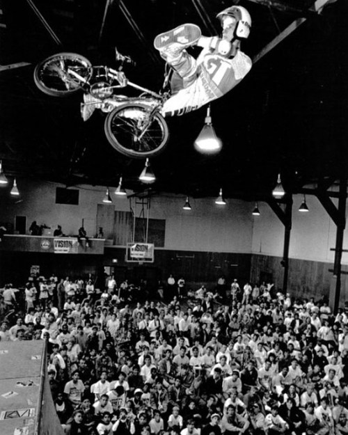 snakebitebmx: Gary Pollack owning one of the forgotten tricks!!  Who out there can name the contest?