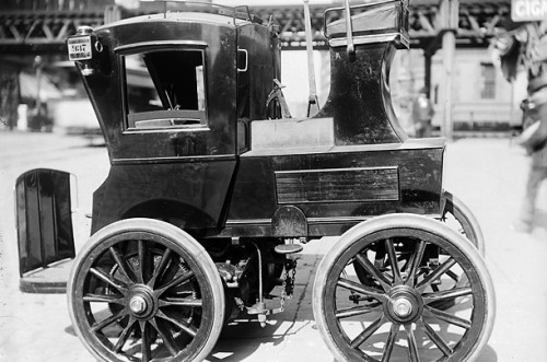Taxicab from the early 1900s