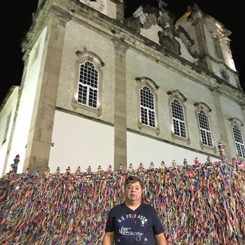 Fitas abençoadas para todos (em Basílica Santuário do Senhor do Bonfim)