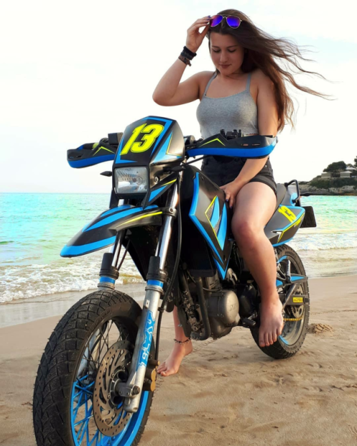 Happy Thursday with the beautiful @supermotoliebe