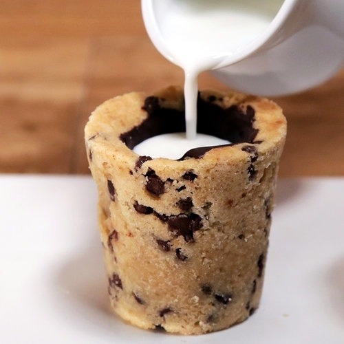 princessdawnauroreon:  underlytrashy:  blogkhadra:  Milk in a cookie cup  Backwards