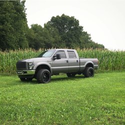 liftedtrucks:  My other blog: www.cuntrycuties.tumblr.com Please follow me there as well if you like country girls as much as lifted trucks!