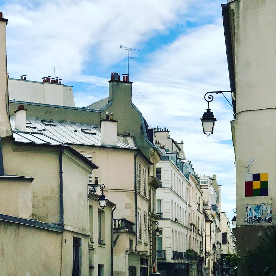 🎀- Dès la semaine prochaine, réservez l'un de nos espaces, rue Charlot à #paris. Des surprises comme celle-ci, on en a encore plein à vous dévoiler… #instagood #instaparis #events #locationsalle (à Le Marais)