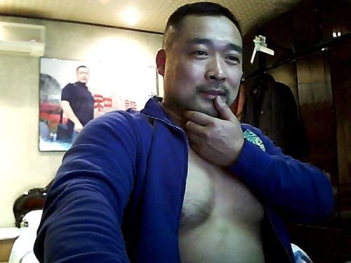 oyajilover:  wankojoker:  モッサリ警官さんの 喜怒哀楽６变化？ なんか可愛いね～。＾＾ 2014年12月18日  かわいい