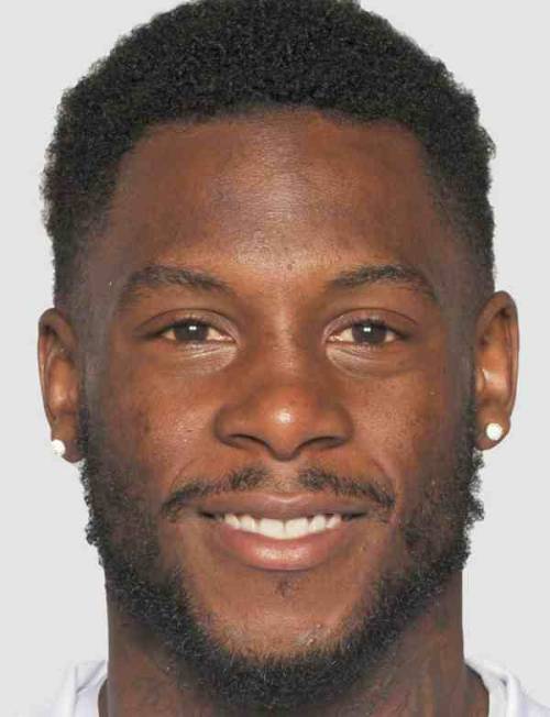 dontshownobodyy:  Davone Bess, wide receiver for the Cleveland brown’s, tweeted this picture by accident before quickly deleting it  