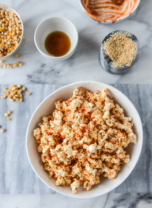 weightwatchersandweed: Brown Sugar Sriracha Sesame Popcorn INGREDIENTS: Microwave popcorn - Jol