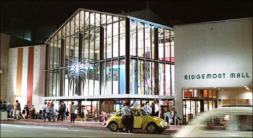 Sherman Oaks Galleria 1981. Mall is shown in Fast Times at Ridgemont High (1982)Valley Girl (1983)Ch