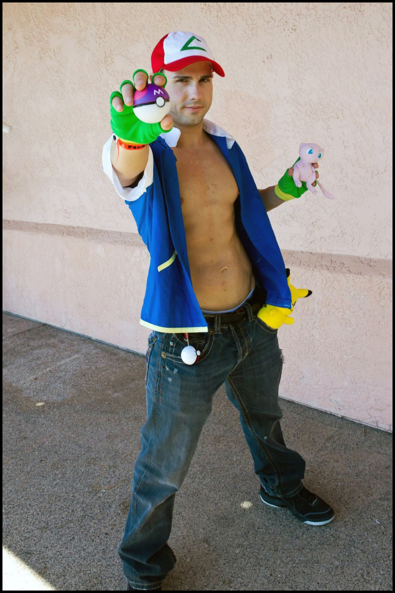 straightandgaymers:  This guy is so hot!  Here are some more hot Ashes, including