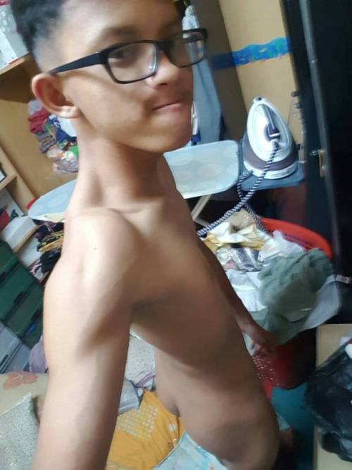 gaybiboy16yo: cupinworld: myloazam: Umur 15 asal JB  500 reblog for video Aummmmmm Hot