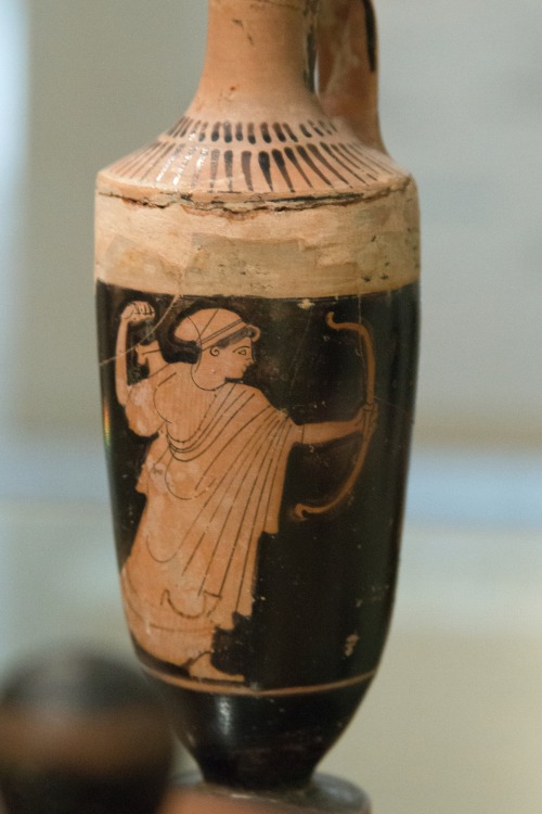 lionofchaeronea:Artemis with a bow.  Attic red-figure lekythos, attr. to the Aischines Painter;