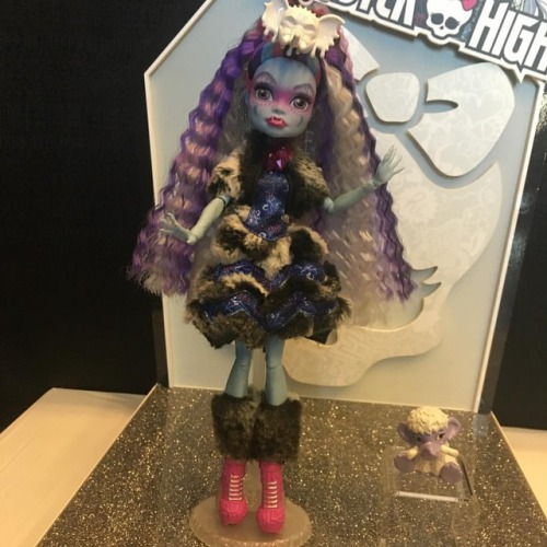 thedollnerd: stitchkingdom:#monsterhigh Abbey Bominable collector edition amazon exclusive #ToyFair2