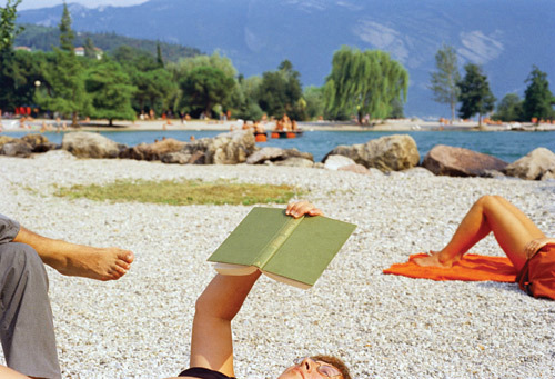 apeninacoquinete:martin parr, life’s a beach