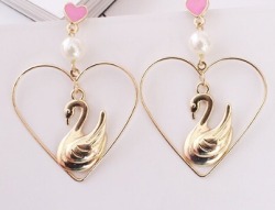 rosey-ballerina:I just got the cutest earrings;;♡