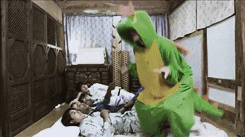 mukbangongchan:  when a wild dinosaur appears. 