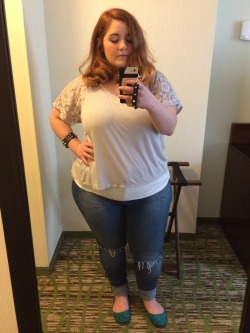 shortstackstyle:  Obligatory hotel room selfie from yesterday! (&amp; my new hair color!)  Top: Victoria’s Secret, Denim: Asos Curve, Flats: TJ Maxx or Ross— idk, jewelry: Jewelmint.