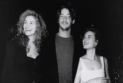 708090svintage:keanu reeves,winona ryder and Julia Roberts in independent spirit awards 1989