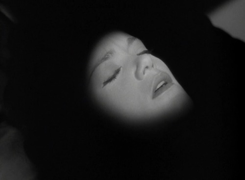 ozu-teapot:Cat People | Jacques Tourneur | 1942Simone Simon