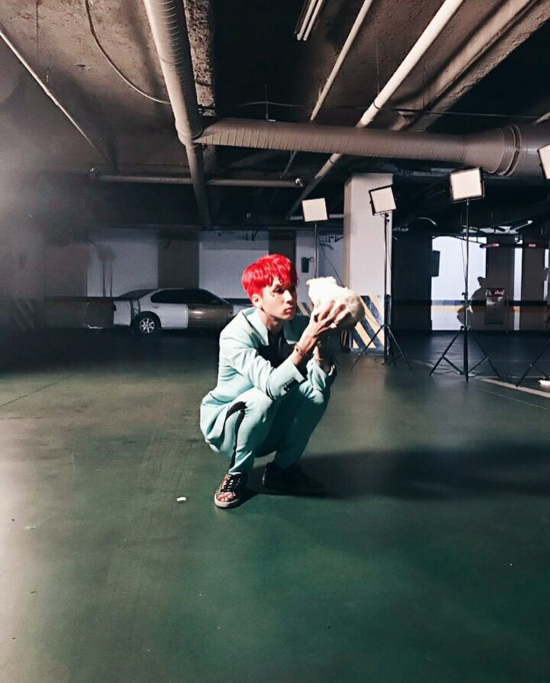shit-vixx-say:  Find someone who looks at you the way Ravi looks at this dog