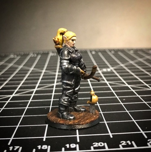 sydtropolis:I finished painting another Hero Forge Elf Rogue/Ranger mini commission. I tried giving 