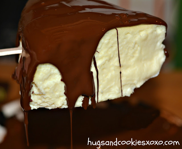 foodfuckery:  CHOCOLATE DIPPED CHEESECAKE SLICES ON STICKS!!!!! Recipe 