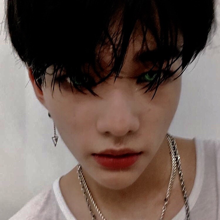 requests closed 🌚 — the vampire : hyunjin roaming only in