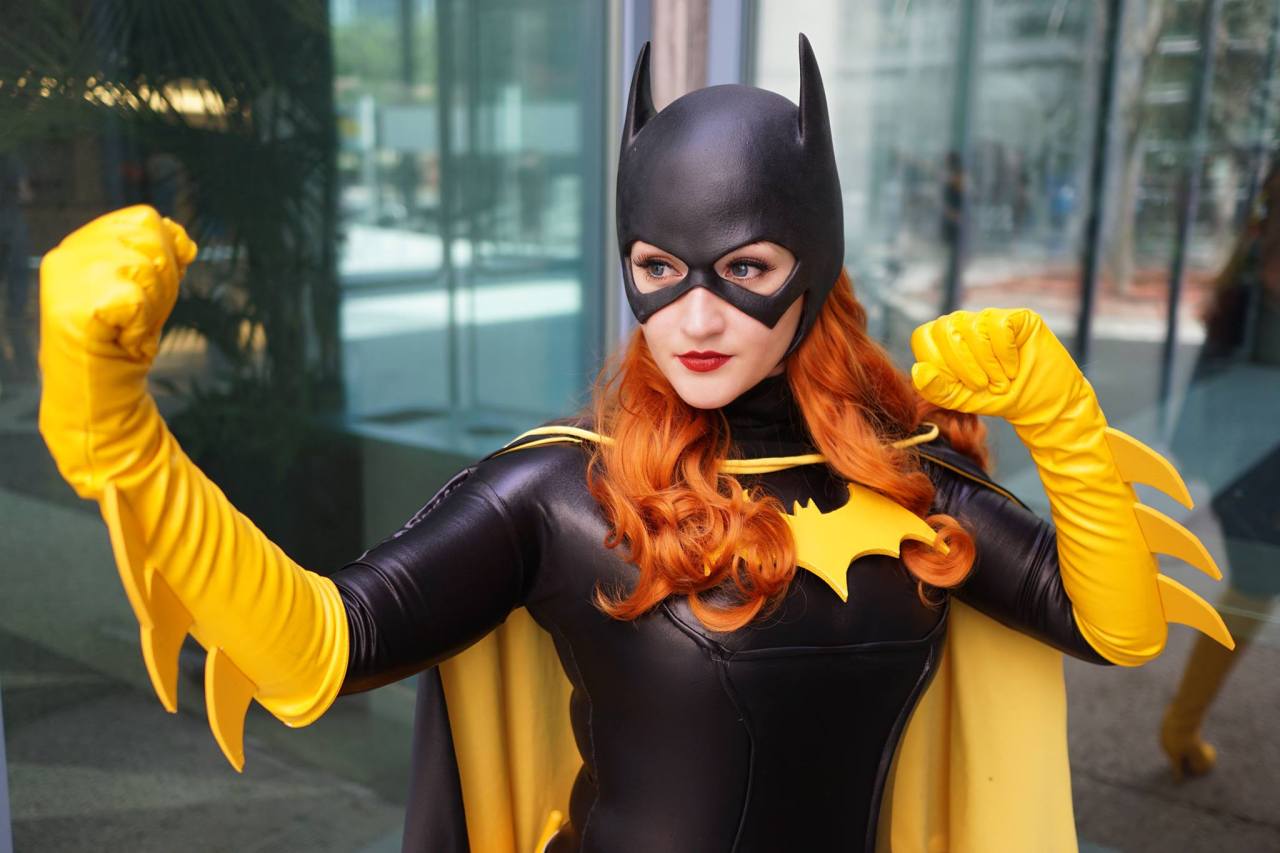 therealdfresh:  cosplayandgeekstuff:    Holly Brooke (USA) as Batgirl.Photo I and