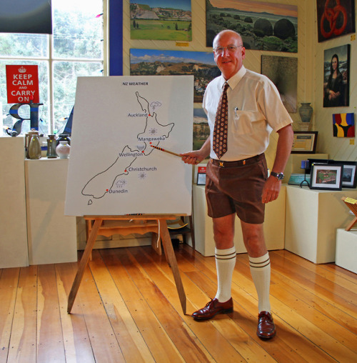 mozz1964: Mr Aslett wearing traditional New Zealand summer Walk Shorts & Socks presents the weat