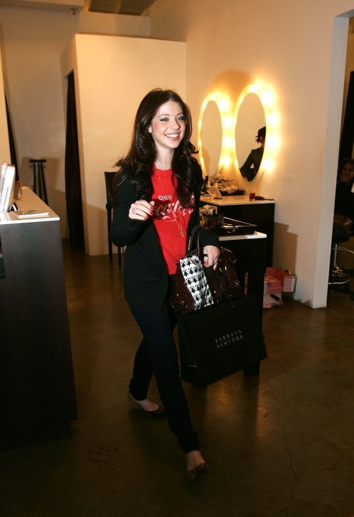 Michelle Trachtenberg visits the Salon where her Bun is put Up, and her Mind goes Out