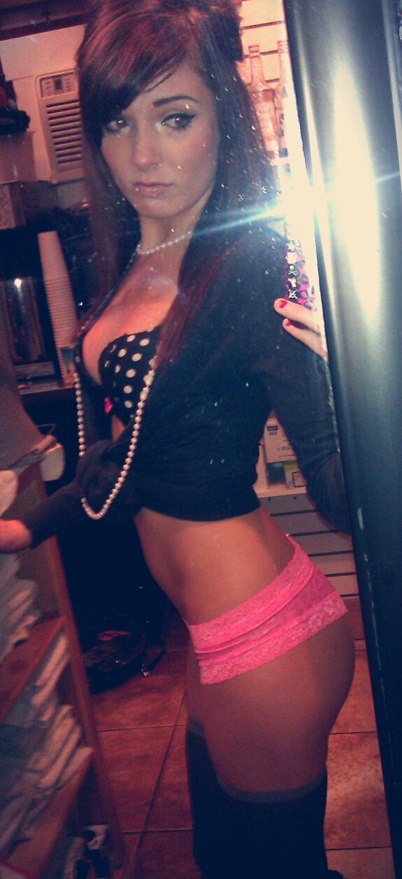 naughtygirlsclub:  Great booty ;) 