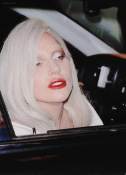 ladygagaqueenedit:    » ♡ «    