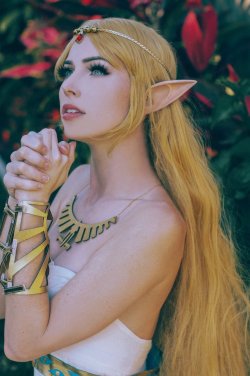 hotcosplaychicks:  Zelda - BotW Portrait