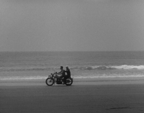 visionsoflight:Japanese Girls at the Harbor・ ・ ・Director: Hiroshi ShimizuDirector of Photography: Ta