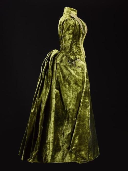 ephemeral-elegance:Silk Velvet Afternoon Dress, ca. 1885-88Gowan and Strachanvia National Museum Sco