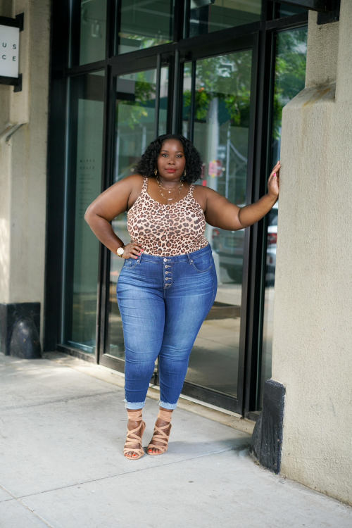 Loving the bombshell skinny jeans with a button fly from #torrid Use my code: Alissa35 for 35% off. 