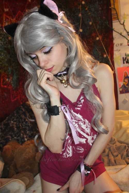 kiefeon:  Collar and Cuffs from http://lunarkittencreations.storenvy.com/http://kiefeon.tumblr.com adult photos