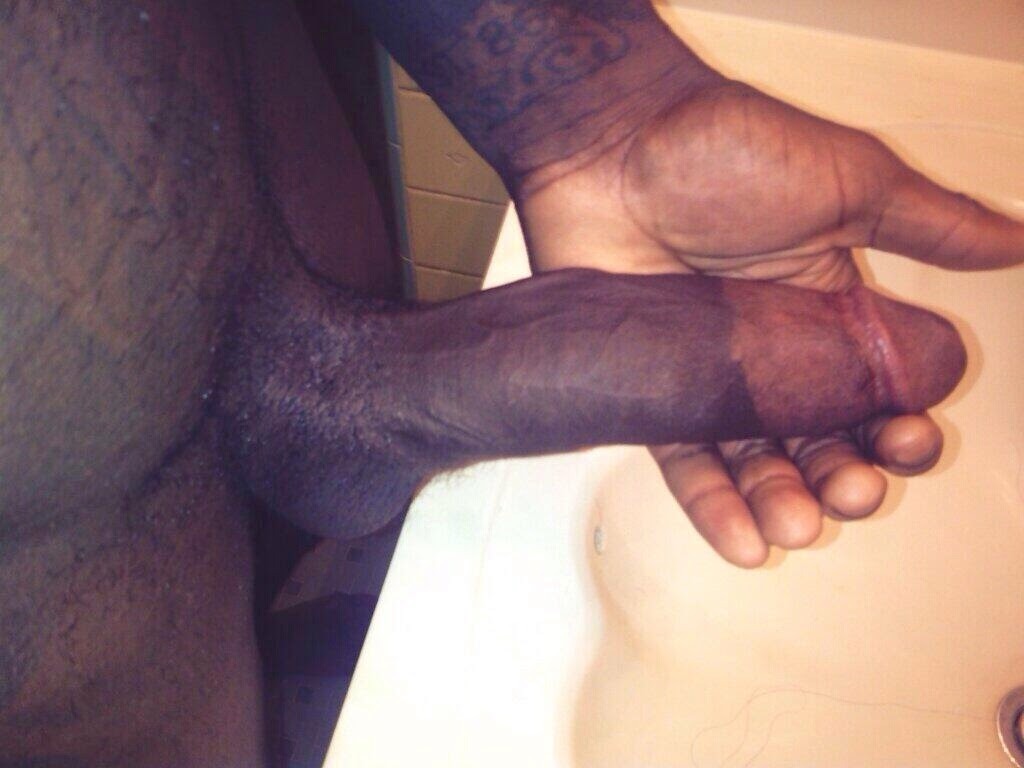 brokthom:  brokthom:dominicanblackboy:Sexy Tatted hot muscle ass hotboy wit his big