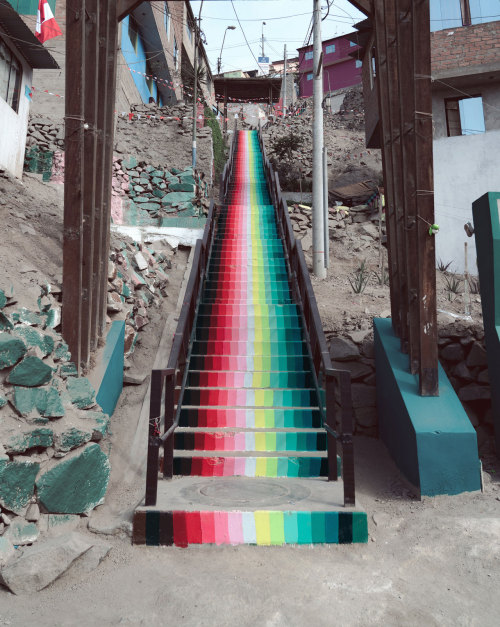 supersonicart:Xomatok.Astonishingly gorgeous mural work on staircases from Peruvian artist Xomatok a