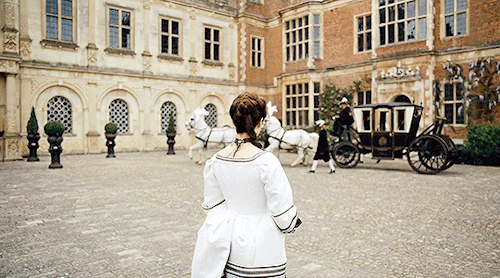zoe-kravtiz:The Favourite (2018) - dir. Yorgos Lanthimos