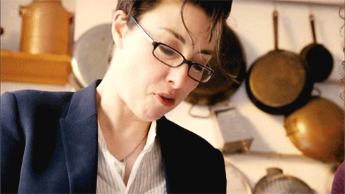 sofftmeat:Sue Perkins making a cake with a dreamy ridiculous fringe
