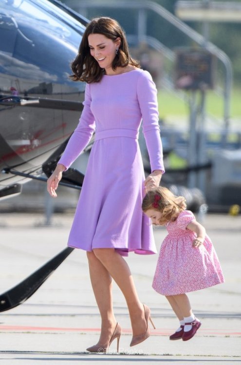 bookgeekroyalist:Certainly seems to be a spring in Princess Charlotte’s step as she heads home after